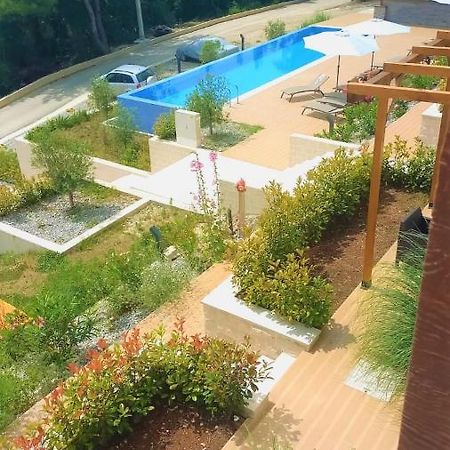 Cozy Apartments With Pool And Splendid Seaview Kavac Exterior photo