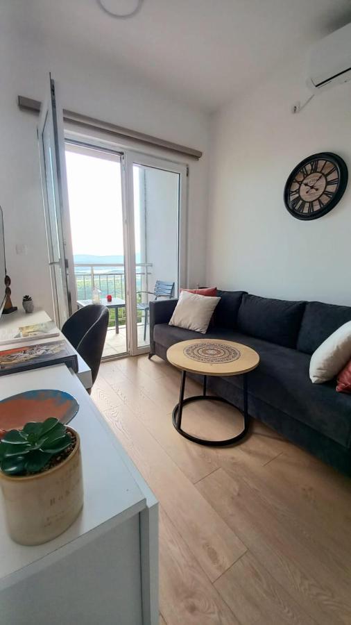 Cozy Apartments With Pool And Splendid Seaview Kavac Exterior photo